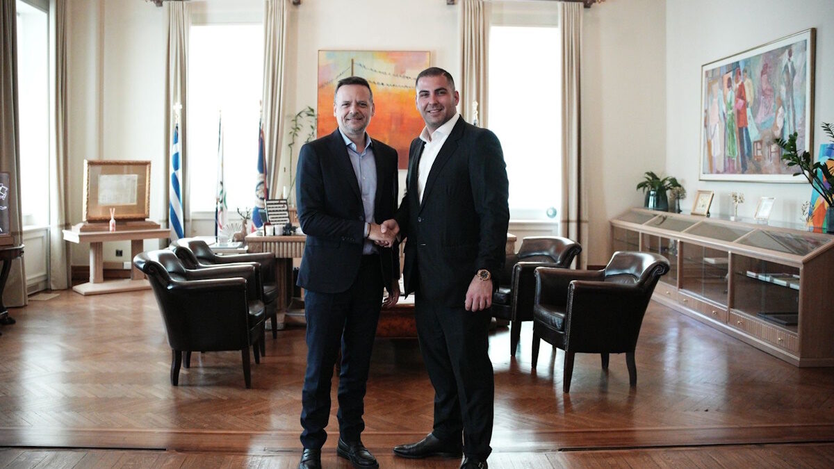 O Δήμαρχος Αθηναίων Χάρης Δούκας και CEO της Mega Brokers Τάσος Χατζηθεοδοσίου