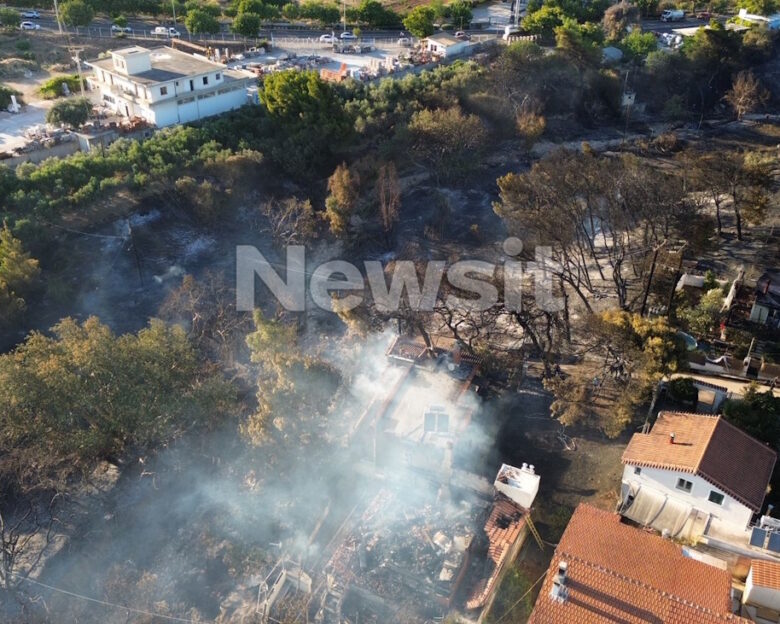 Η πύρινη καταστροφή στη Ραφήνα από ψηλά – Εικόνες από το drone του newsit.gr