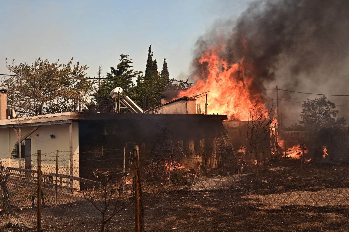 Στις φλόγες σπίτια στη Δροσοπηγή