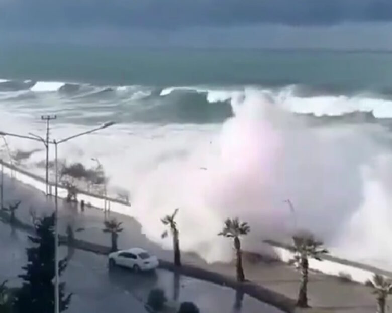 Ο σεισμός των 8,8 Ρίχτερ στη Ρωσία έγινε  σε ρήγμα «πολύ μεγάλης ώσης» – Το τσουνάμι φτάνει σε Γκαλαπάγκος, Νήσο του Πάσχα και Περού