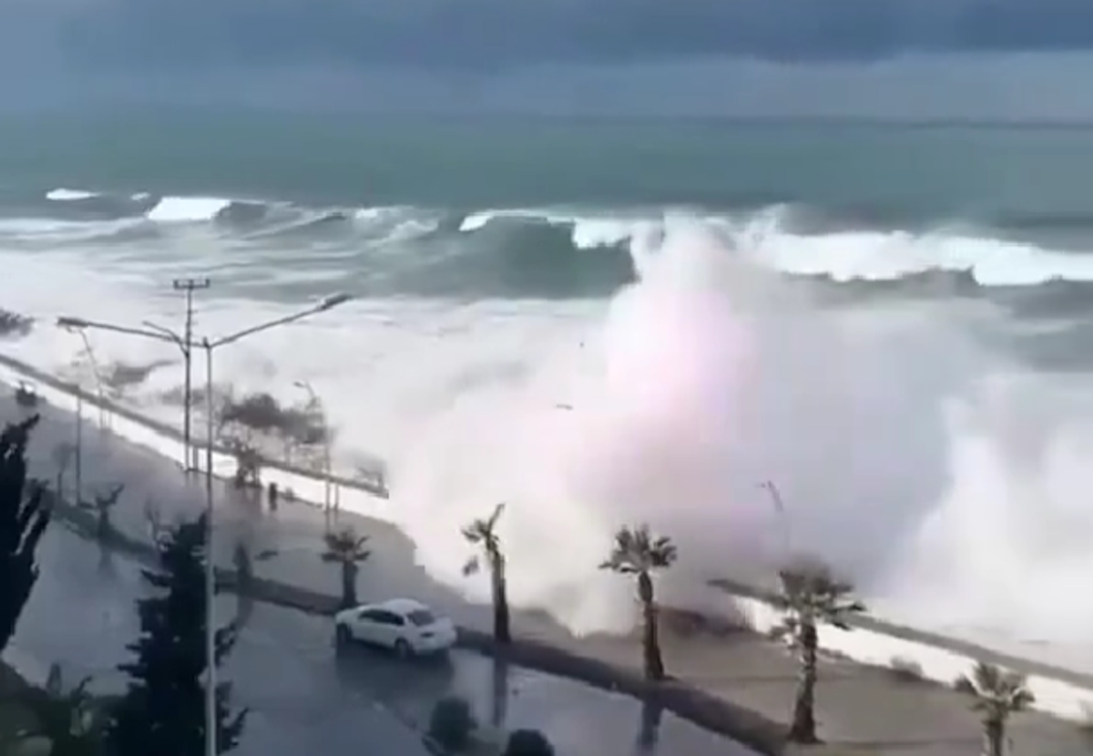 Το τσουνάμι που ακολούθησε τα 8,8 Ρίχτερ στη ρωσική Άπω Ανατολή, χτυπά ακτές της Ιαπωνίας