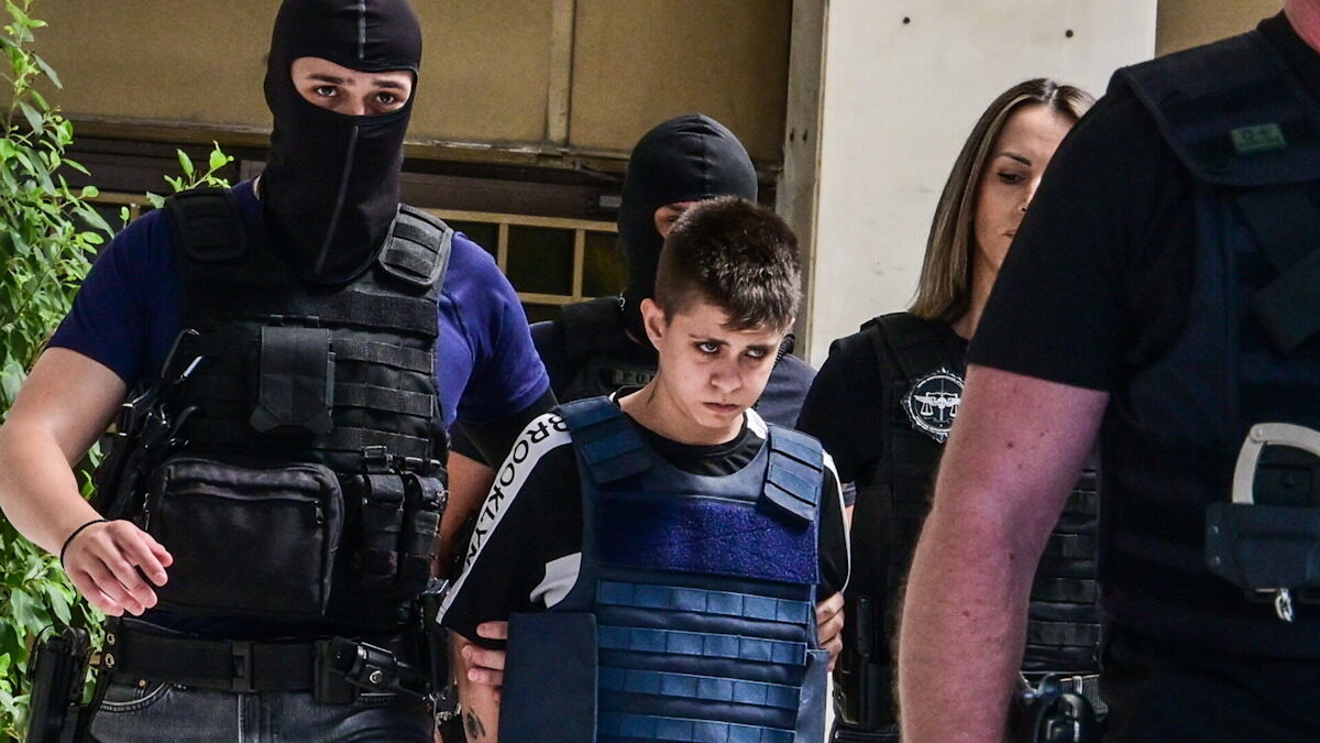 Mεταγωγή της 25χρονης Ειρήνης Μουρτζούκου στις φυλακές Κορυδαλλού από την ΓΑΔΑ