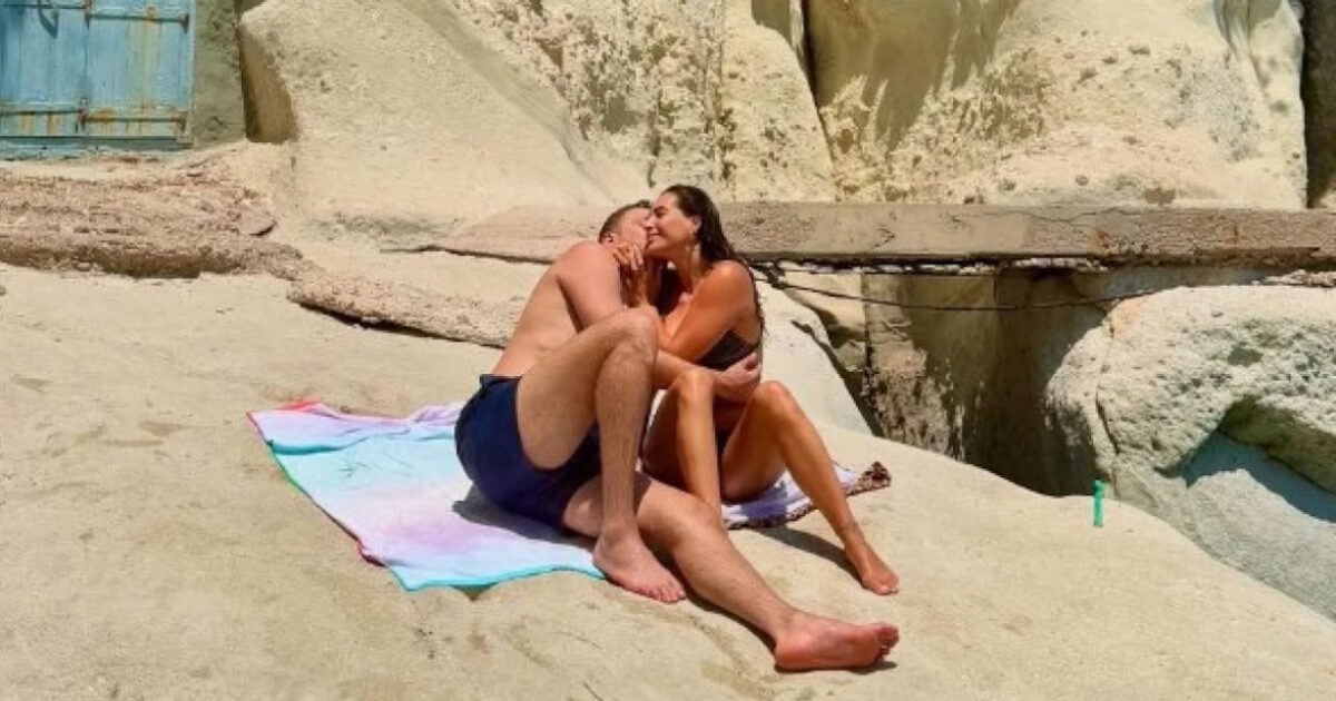 Nicole Eleftheriadou uploaded photos with Sasa Vezenkov in Kimolos
