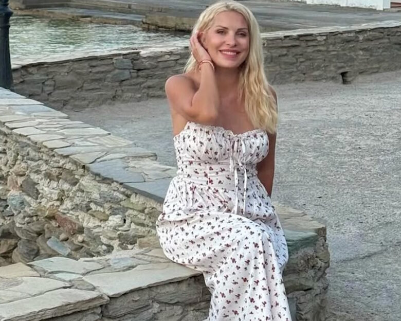 Ελένη Μενεγάκη: Οι νέες φωτογραφίες από τις διακοπές της στην Άνδρο που ξετρέλαναν το Instagram