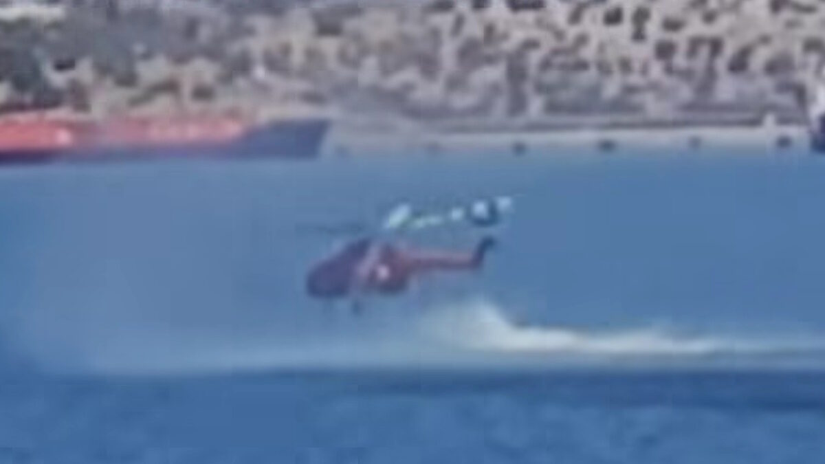 Η προσθαλάσσωση του πυροσβεστικού ελικοπτέρου