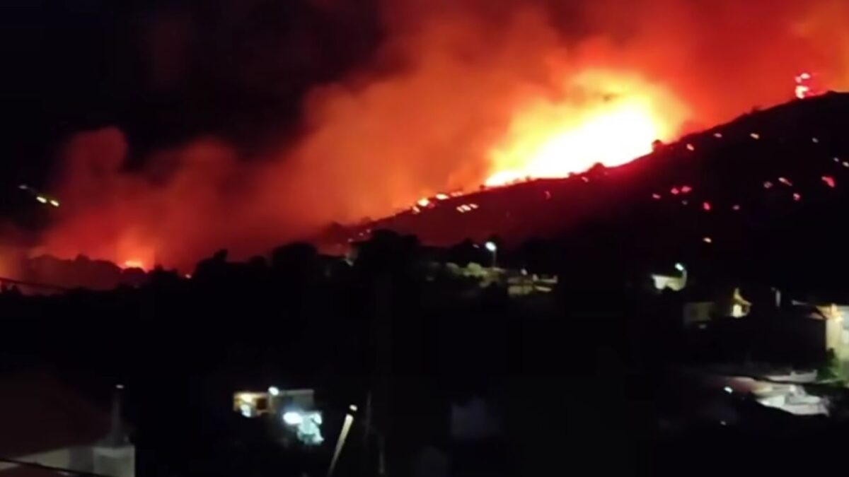Η νότια Εύβοια ζει έναν πύρινο εφιάλτη