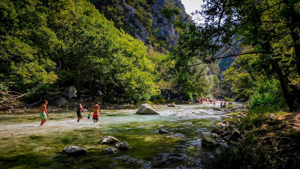 Επισκέπτες στο φαράγγι στο Αχέροντα