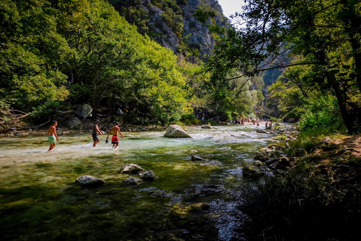 Επισκέπτες στο φαράγγι στο Αχέροντα