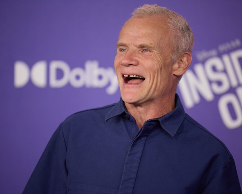 Ο Flea των Red Hot Chili Peppers στηρίζει τους αδερφούς Μακλίν που διασχίζουν τον Ειρηνικό με κωπηλασία