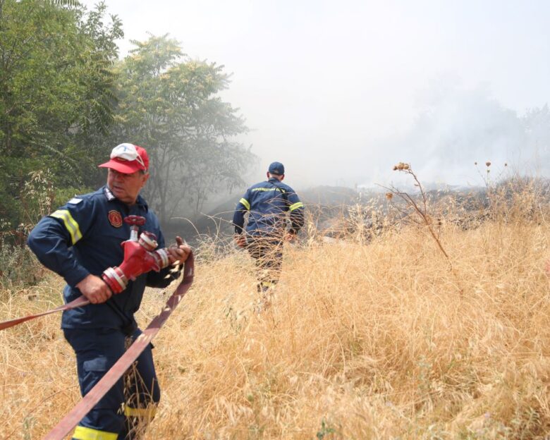 Χωρίς ενεργό μέτωπο η φωτιά στην Κέρκυρα, στην περιοχή Γαζάτικα κοντά στον υποσταθμό της ΔΕΗ