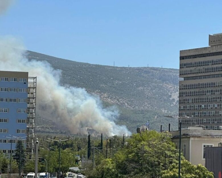Φωτιά στην Πολυτεχνειούπολη: Μήνυμα του 112 για ετοιμότητα – Ισχυρές δυνάμεις στο σημείο