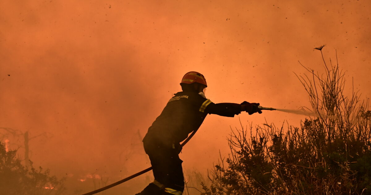 Fire in Kythera: uncontrolled the fiery front – “Half the island has been burnt down,” the deputy mayor
