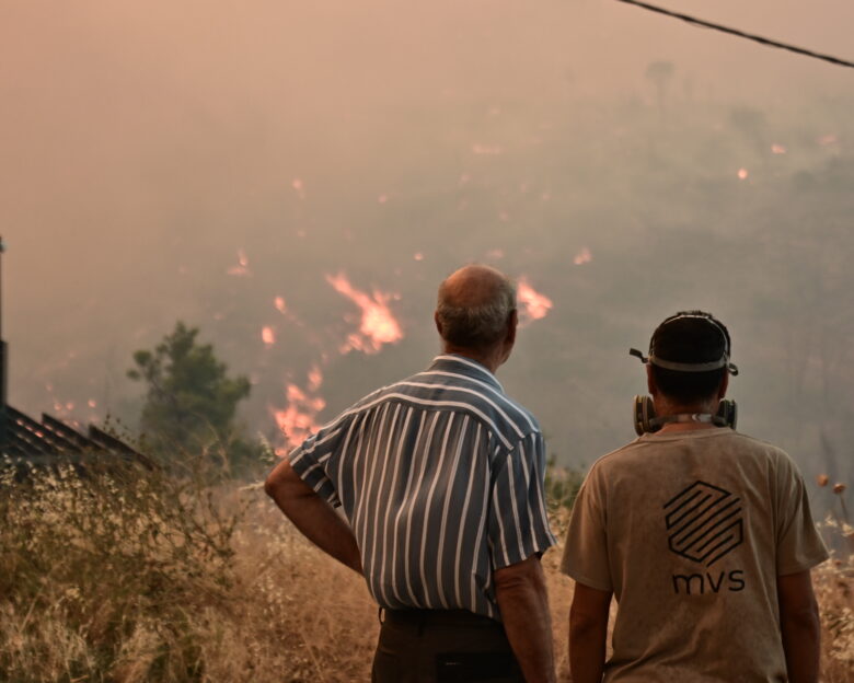 Φωτιά στα Κύθηρα: Μήνυμα του 112 για μεγάλη αναζωπύρωση – «Απομακρυνθείτε προς Αρωνιάδικα»