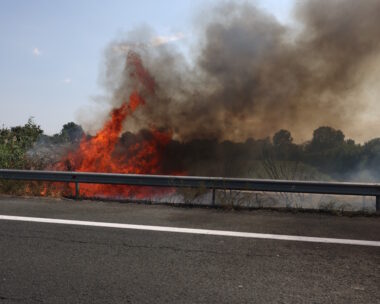 Πυρκαγιά στην Αλεξάνδρεια Ημαθίας, παραπλεύρως της Εγνατίας Οδού