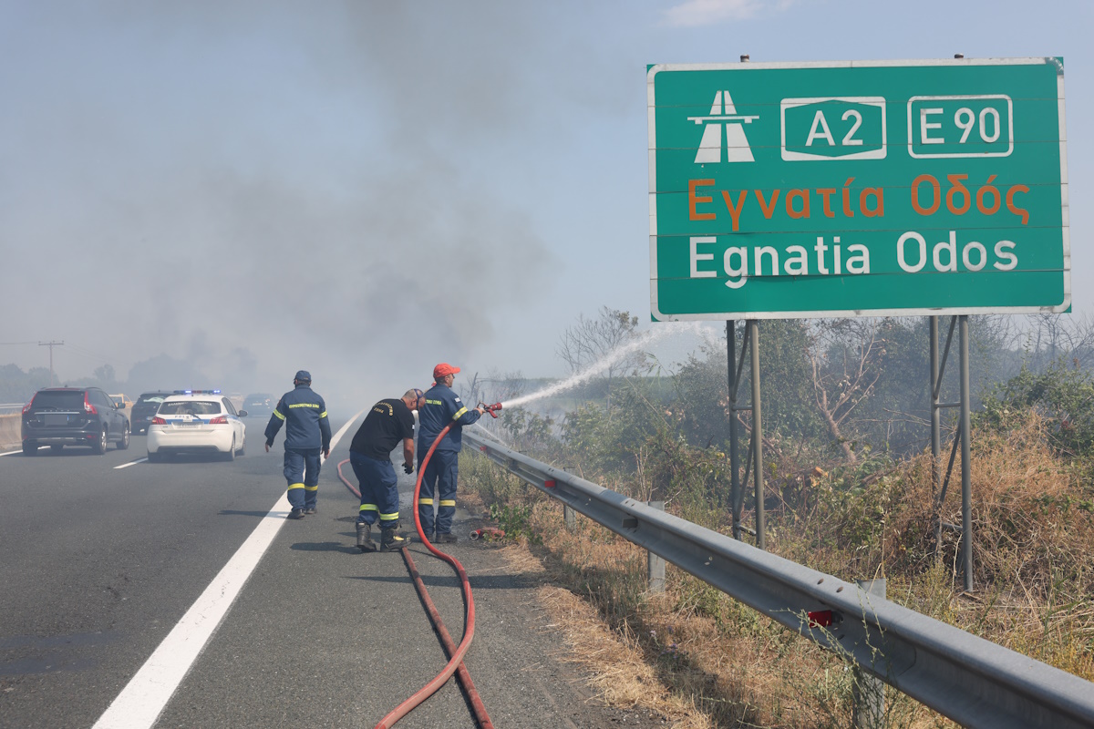 Πυρκαγιά στην Αλεξάνδρεια Ημαθίας, παραπλεύρως της Εγνατίας Οδού