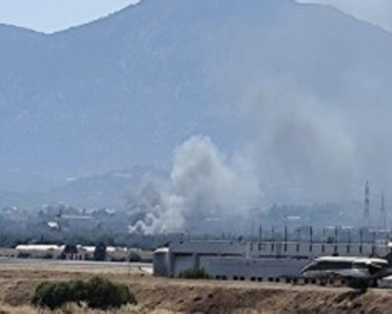 Φωτιά στο Κορωπί κοντά στον σταθμό του Προαστιακού – Συναγερμός και στο Μαρκόπουλο