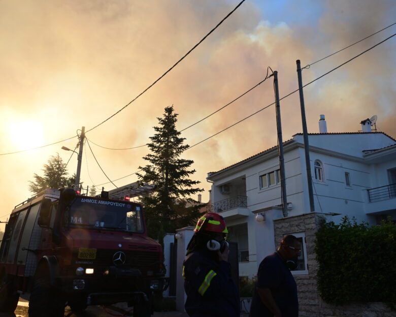 Φωτιά στο Κρυονέρι: Σε επιφυλακή η αστυνομία για τον φόβο πλιάτσικου στα καμένα σπίτια