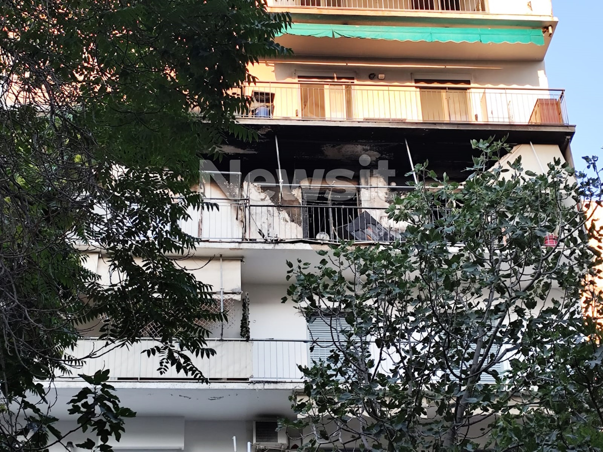Φωτιά στο διαμέρισμα του Πέτρου Φιλιππίδη στην Πατησίων
