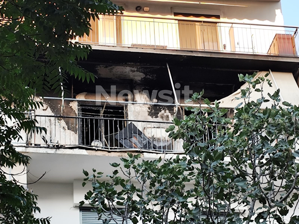 Φωτιά στο διαμέρισμα του Πέτρου Φιλιππίδη στην Πατησίων