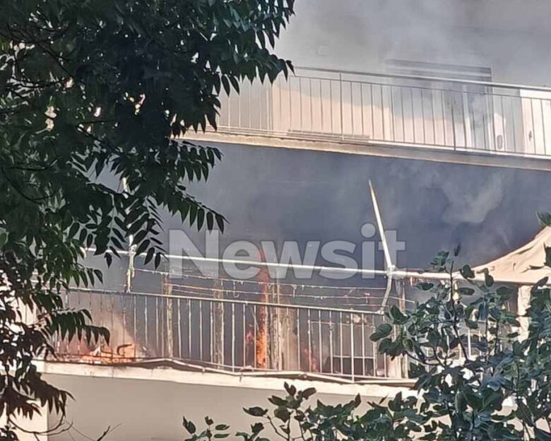 «Ο Πέτρος Φιλιππίδης ζει από θαύμα, πιστεύουμε ότι είναι εμπρησμός» λέει ο δικηγόρος του για τη φωτιά στο διαμέρισμα της Πατησίων