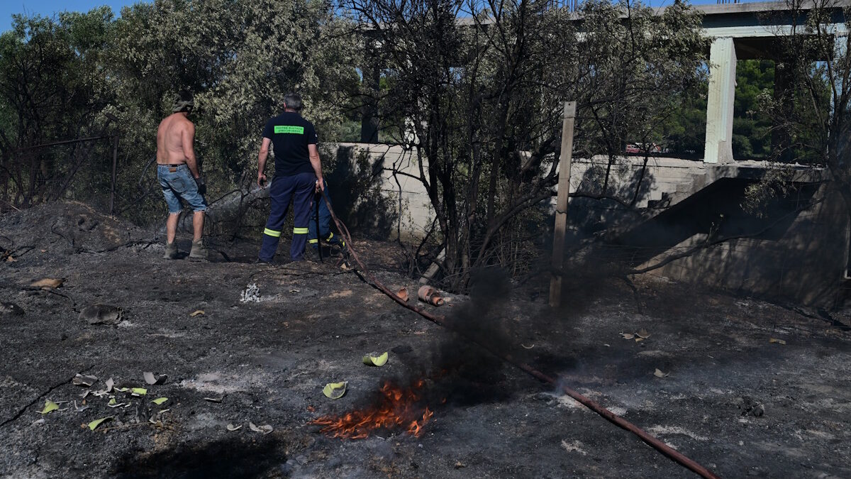 Φωτιά στη Ραφήνα