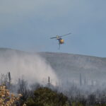 Πυρκαγιά στην περιοχή της Πολυτεχνειούπολης Ζωγράφου, Δευτέρα 28 Ιουλίου 2025. Στο σημείο επιχείρησαν σε πρώτη φάση 110 πυροσβέστες με 30 οχήματα και πέντε ομάδες πεζοπόρων, 11 αεροπλάνα και 8 ελικόπτερα. 
(ΤΑΤΙΑΝΑ ΜΠΟΛΑΡΗ