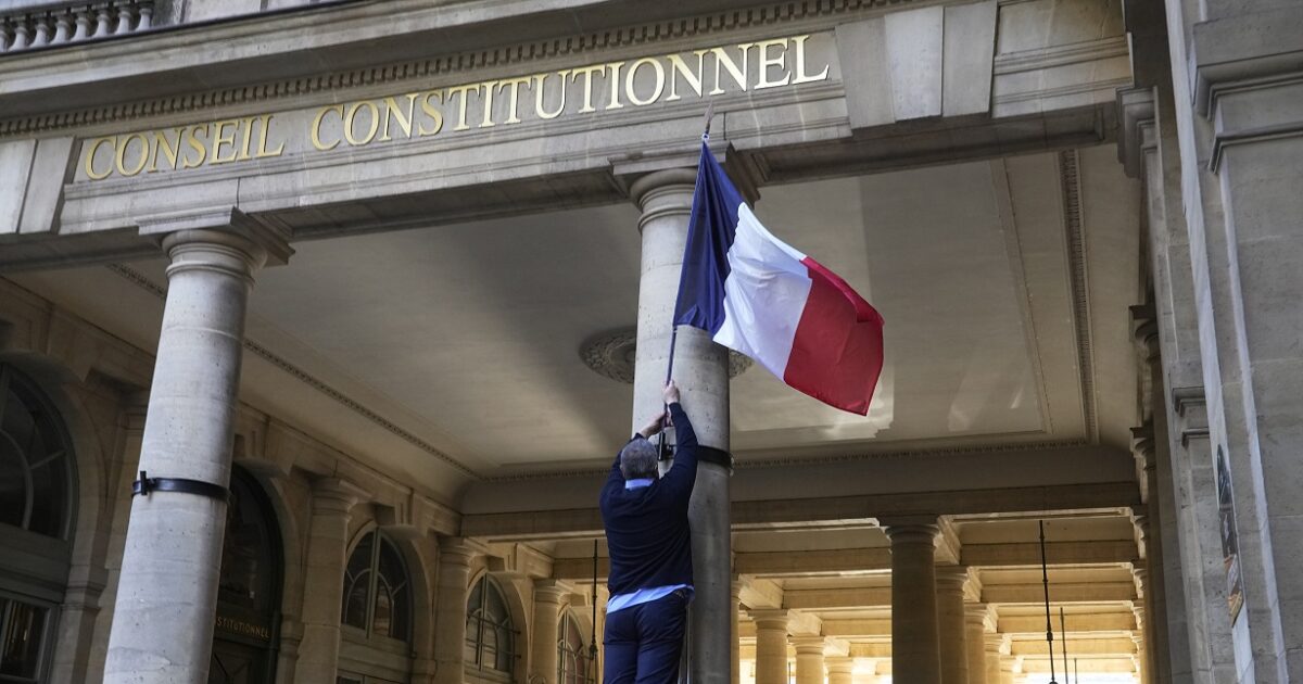 In the “railings” France after the Bairou Memorandum – the measures proposed by the “Baboula” of Greece