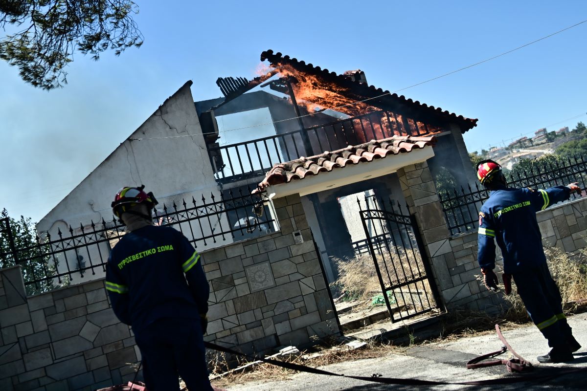 Φωτιά στον Άγιο Δημήτριο Κορωπίου