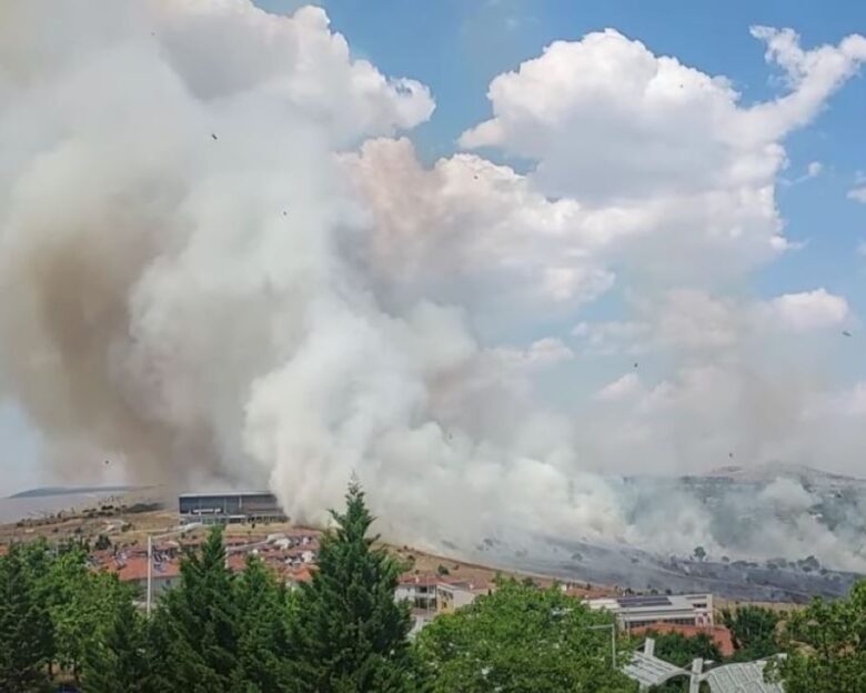 Φωτιά στην Κοζάνη – Ήχησε το 112 «παραμείνετε σε ετοιμότητα», εκκενώθηκε το πανεπιστήμιο
