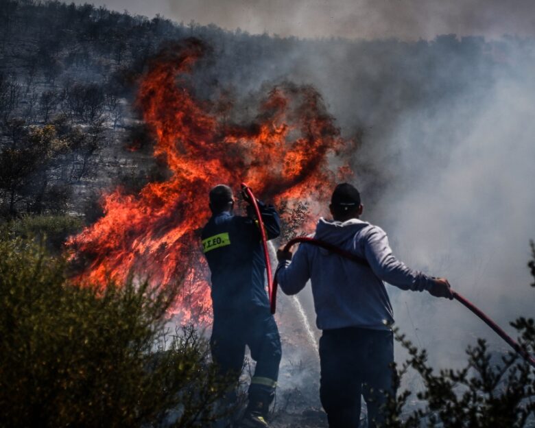 Φωτιά στον Μαραθώνα στην περιοχή Παραλία: Μήνυμα του 112 για εκκένωση