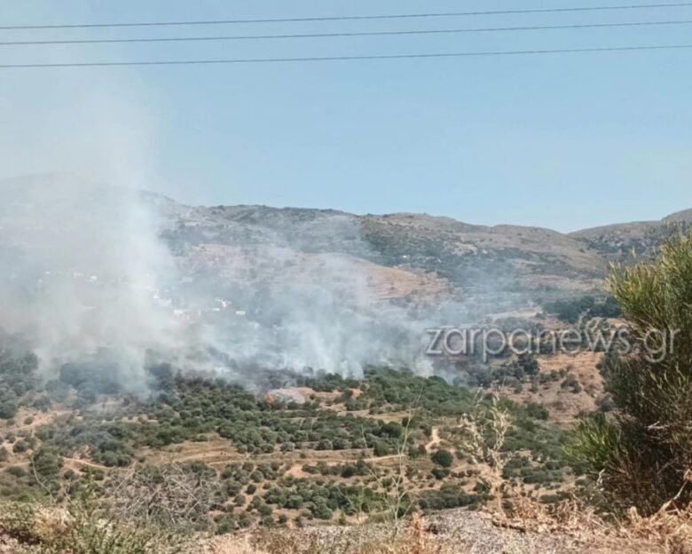 Φωτιά στα Χανιά – Σηκώθηκαν δύο ελικόπτερα