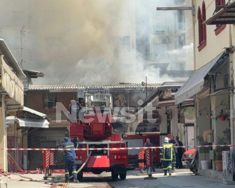 Φωτιά στη Θεσσαλονίκη: Κατάστημα «λαμπάδιασε» στο Καπάνι
