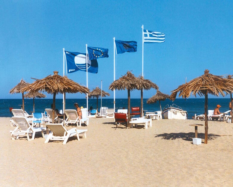 Οι 12 ελληνικές παραλίες που χάνουν τη «Γαλάζια Σημαία» το 2025