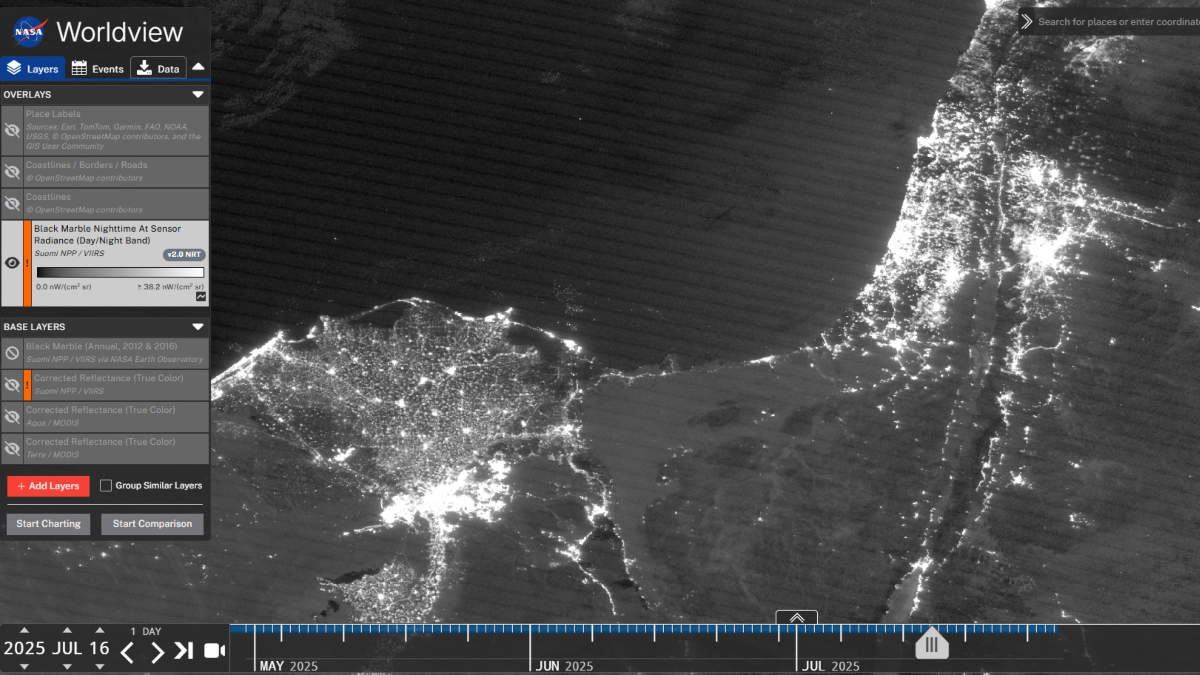 Στιγμιότυπο με τον χάρτη Black Marble της Nasa. Αριστερά η κοιλάδα του Νείλου και δεξιά το Ισραήλ με τη Λωρίδα της Γάζας στο σκοτάδι