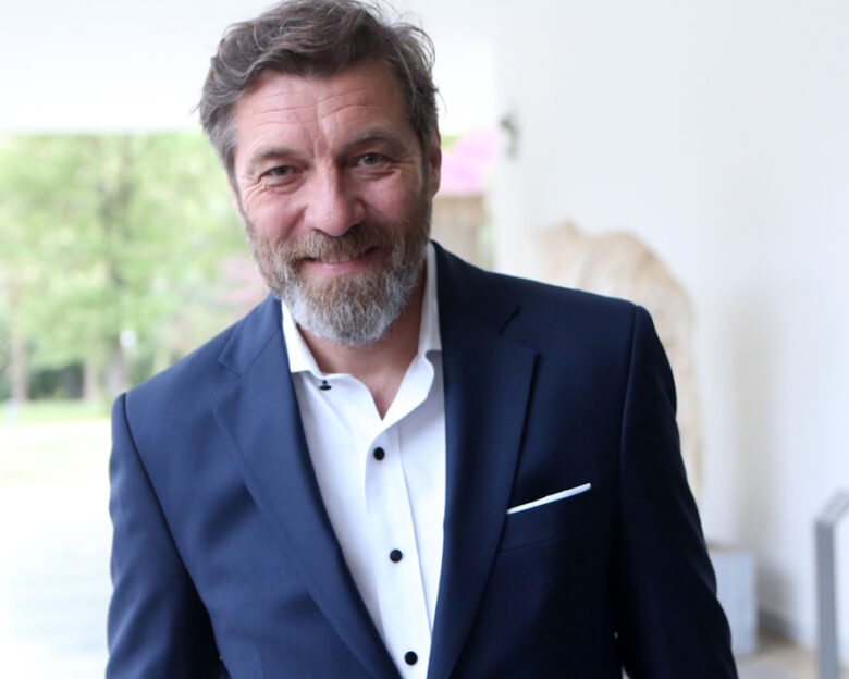Ο Γιάννης Στάνκογλου μπαίνει στο «Grand Hotel»