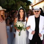 Ο Σταμάτης Γονίδης με την κόρη του και δίπλα τους η Δέσποινα Βανδή