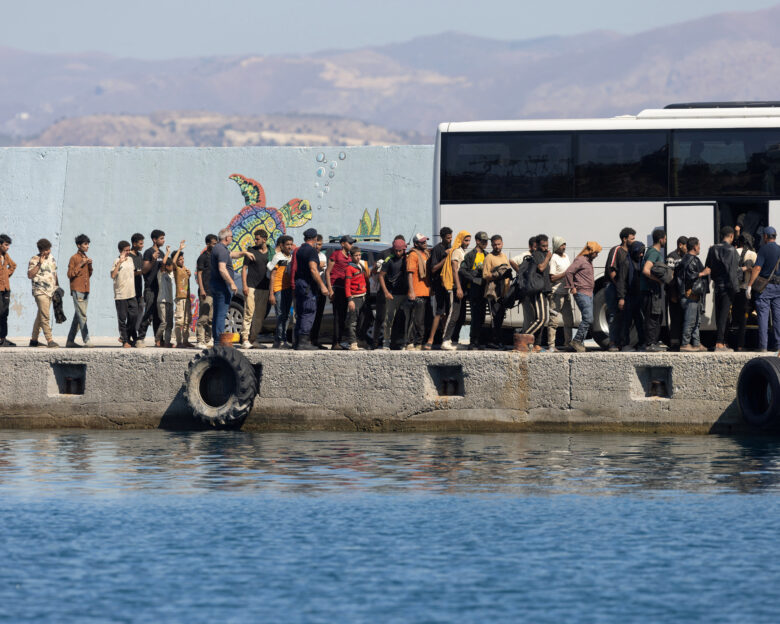 Πληθαίνουν οι βάρκες με μετανάστες από την Λιβύη – Άλλοι 230 διασώθηκαν νότια της Γαύδου – Αναμένονται άλλοι 150
