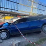 Το αυτοκίνητο που καρφώθηκε στον τοίχο του γηπέδου