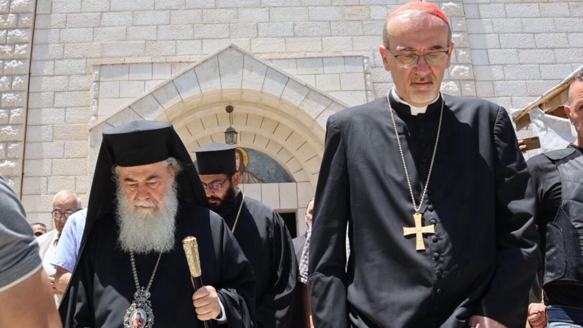 Ο Πατριάρχης Ιεροσολύμων Θεόφιλος Γ' και ο Καρδινάλιος Πιερμπατίστα Πιτσαμπάλα στην Γάζα / Φωτογραφία: Πατριαρχείο Ιεροσολύμων