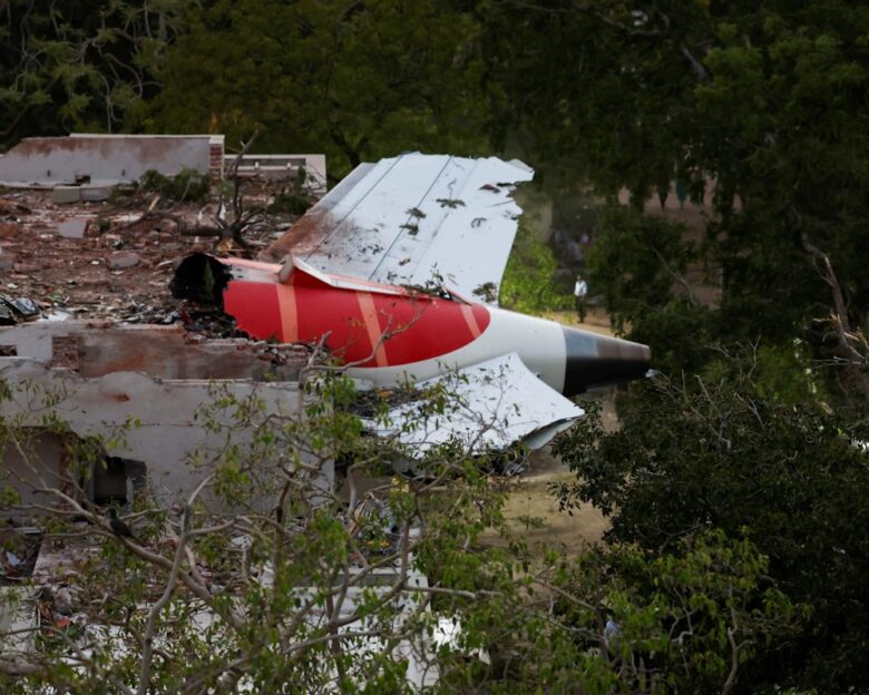 Air India: Ο διάλογος των πιλότων πριν την συντριβή – «Γιατί σταμάτησε η τροφοδοσία των κινητήρων με καύσιμα»