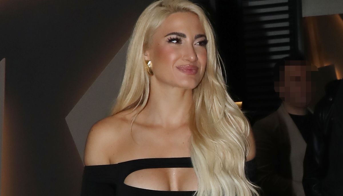 Ιωάννα Τούνη: Οι ανέμελες βουτιές στη Χαλκιδική και τα παιχνίδια στην άμμο με τον γιο της