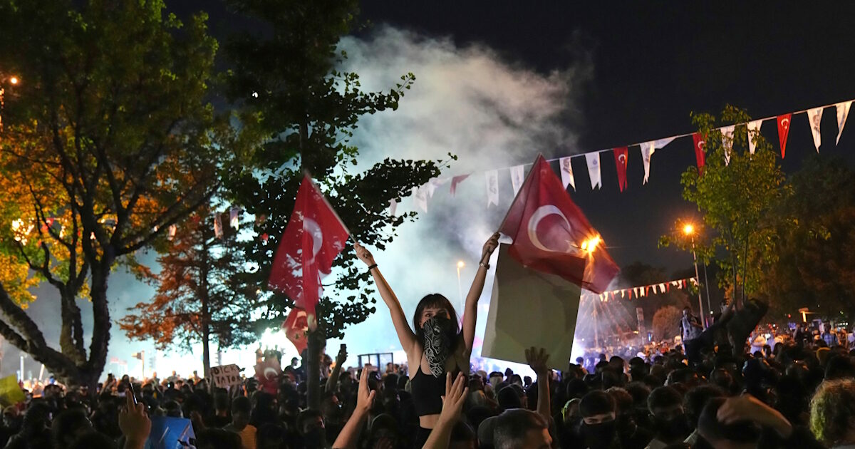 Ozel against Erdogan: “They are a junta leader” – clashes with the police at the CHP rally in favor of Imamoglou