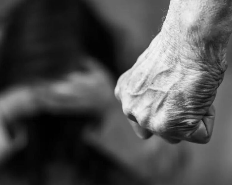 Θεσσαλονίκη: Συνελήφθη 43χρονος που πέταξε ένα πιάτο με καρπούζι στο κεφάλι της συζύγου του