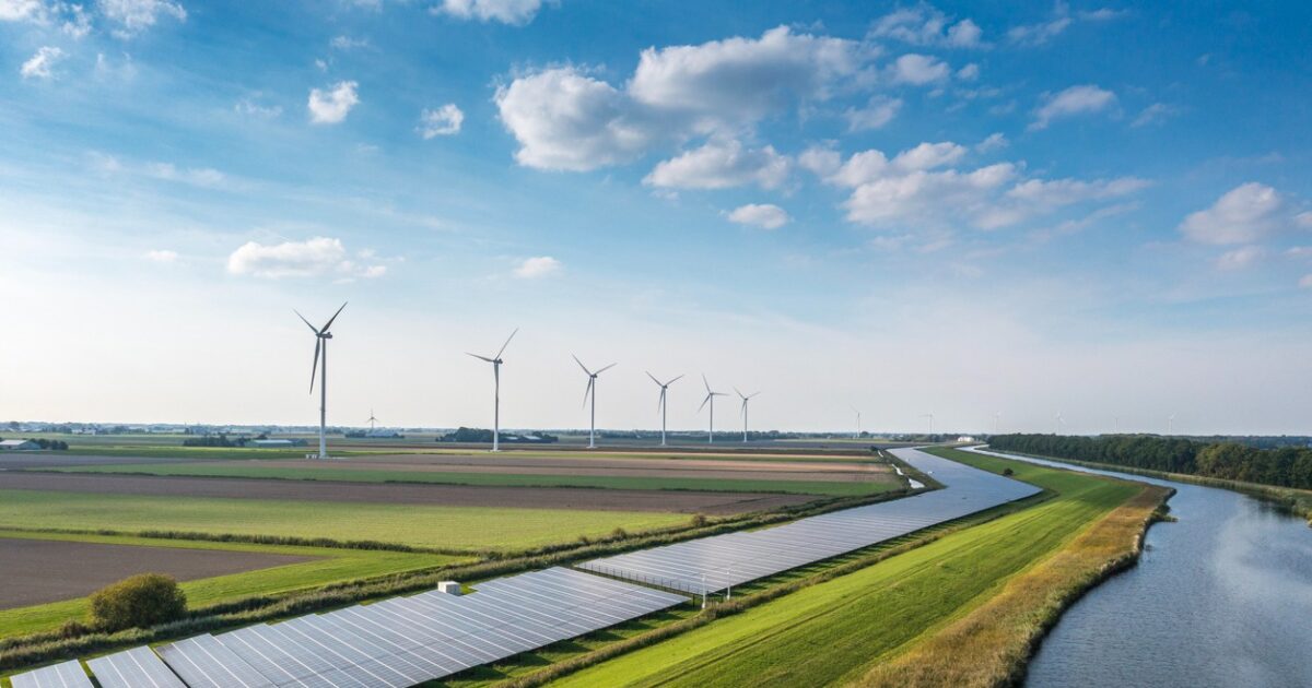 Ricardo: Greece is in danger of failing to achieve its energy goals due to excessive photovoltaic
