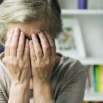 Λαμία: Στη φυλακή 89χρονος που έπιασε την γυναίκα του από το λαιμό – Ο γιος της του επιτέθηκε μέσα στο δικαστήριο