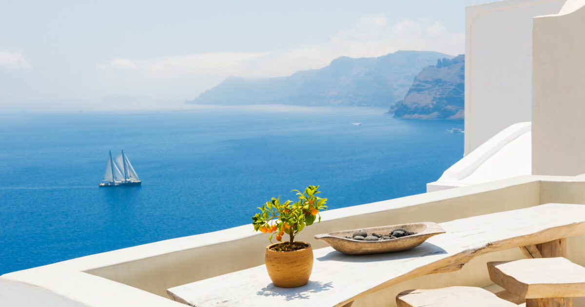 Home in Greece: Where prices start and where they reach 12,000 euros/sqm.