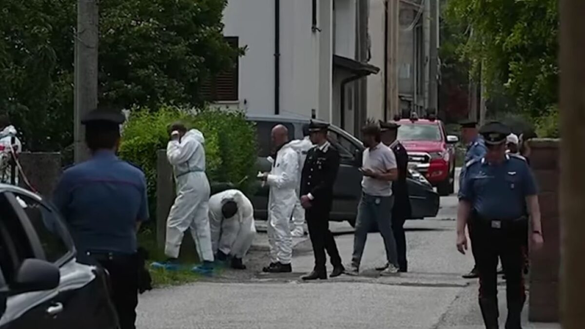 Ισχυρή δύναμη της αστυνομίας στη σκηνή του εγκλήματος στην Ιταλία