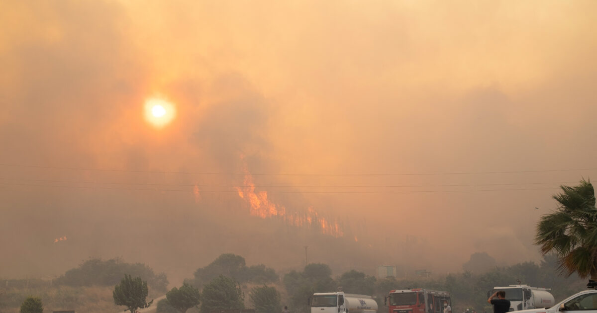 Fire in Smyrna: People have been removed from their homes – Shocking videos