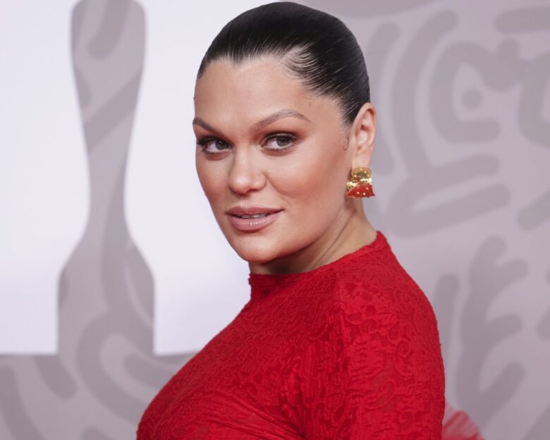 Η Jessie J αποκάλυψε ότι ο καρκίνος δεν έκανε μετάσταση και μοιράστηκε ένα τρυφερό βίντεο με τον γιο της : «Η μαμά θα γίνει καλά»