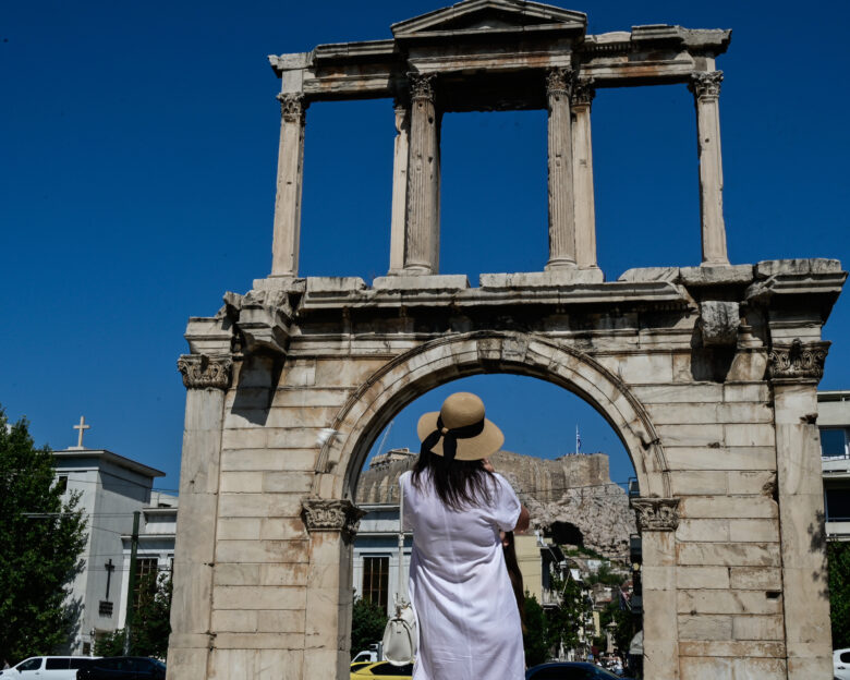 Καύσωνας και οικονομικές επιπτώσεις: Η Ελλάδα προβλέπεται να αντιμετωπίσει μείωση -1,1% του ΑΕΠ το 2025